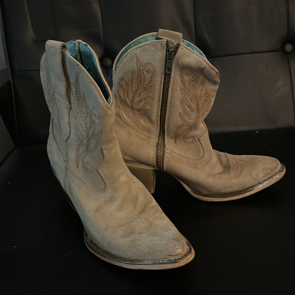 Cute Corral Cowgirl Booties Size 8. - Picture 3 of 8